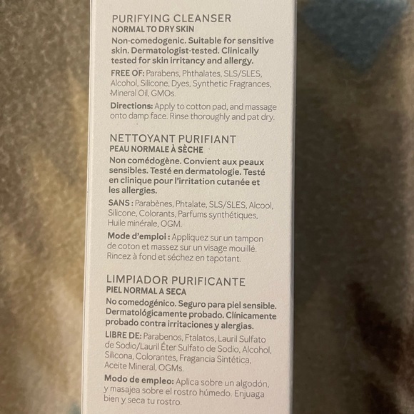 Mary Kay Naturally purifying cleanser - Picture 2 of 3